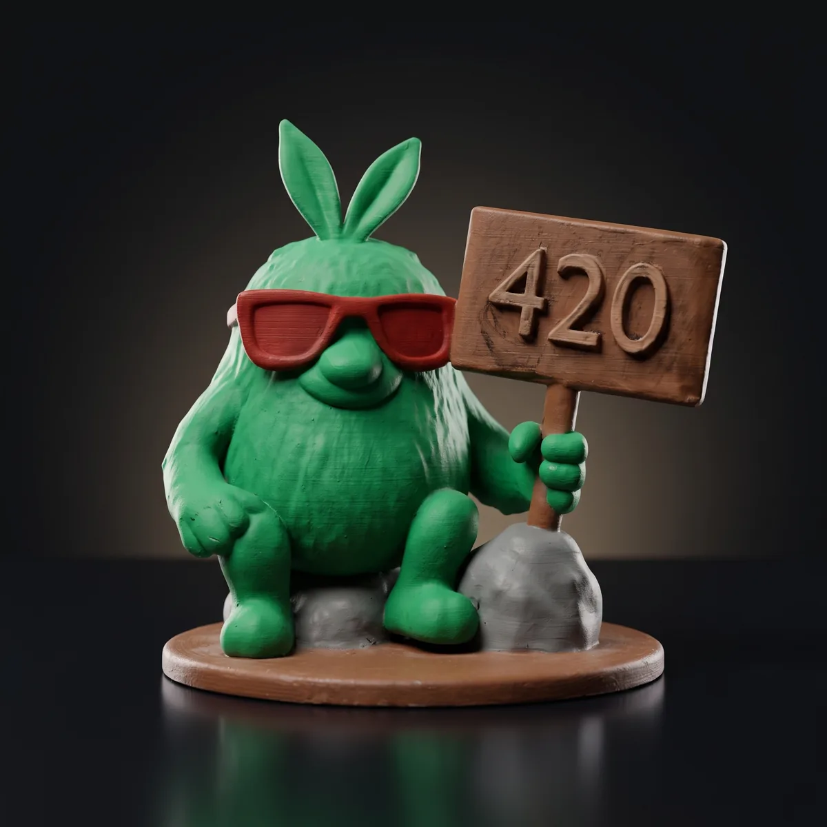 פסלון יצור ירוק עם שלט 420